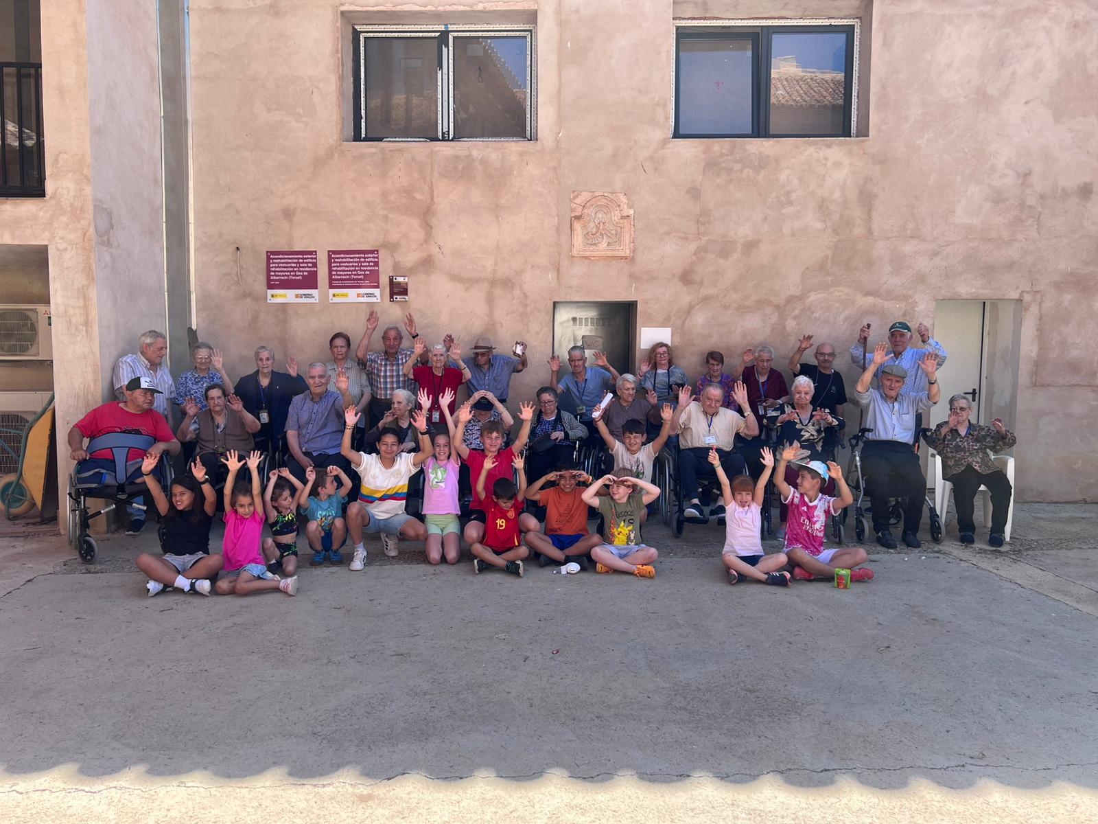 ENCUENTRO INTERGENARACIONAL EN LA CASA FAMILIAR DE GEA DE ALBARRACÍN
