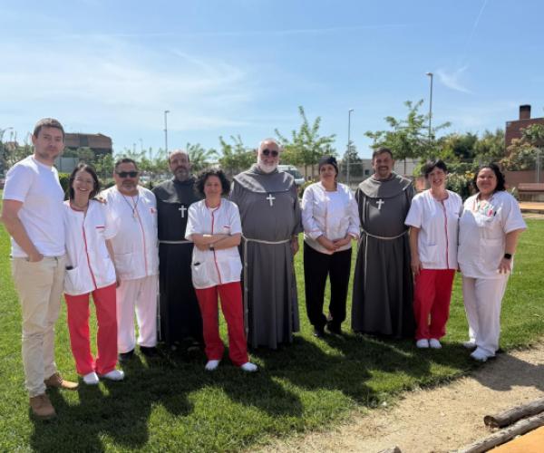 omienzo mis visitas Canónicas a las comunidades, casas familiares, centros, hogares y sedes de fundación. Es un tiempo de gracia, tendré la oportunidad de conocer de primera mano nuestra realidad, de animar proyectos y confirmar nuestra fe. No caminamos solos, nos acompañan miles de personas que forman parte de esta maravillosa familia de Cruz Blanca. 